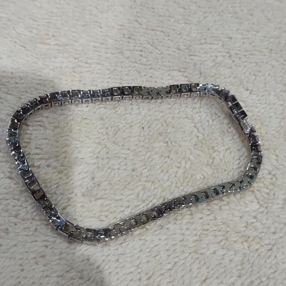 14 Kt White Gold Diamond Tennis Bracelet - Picture 8 of 10